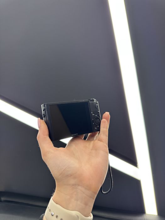 Sony RX 100 V покоління, ідентичний, навіть кращий за G7X mark 2