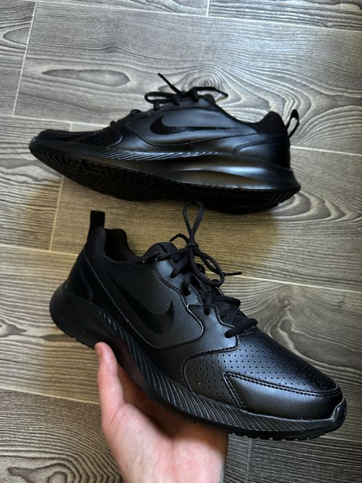 Кроссовки Nike Todos размер 42,5 стелька 27см