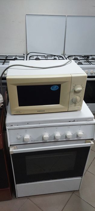 Мікрохвильова піч самсунг хороший дуже бренд.