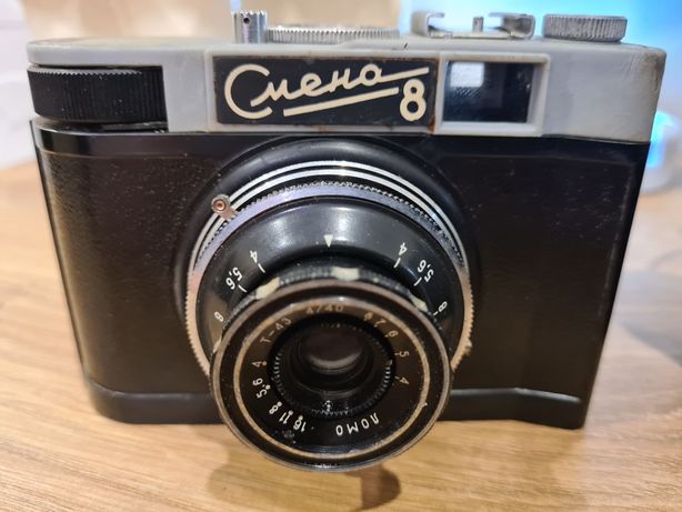 Stary aparat fotograficzny Smena 8 i euti skorzane