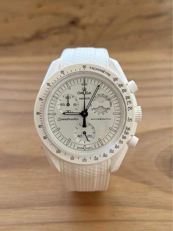 Omega x Swatch SO33W700 Snoopy - Biokeramika i wytrzymałość kosmiczna