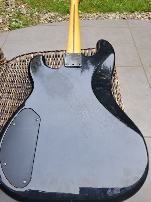 Fender bas  Japan.