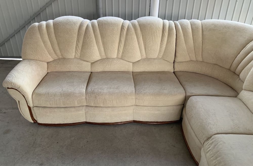 Диван кутовий з спальним місцем