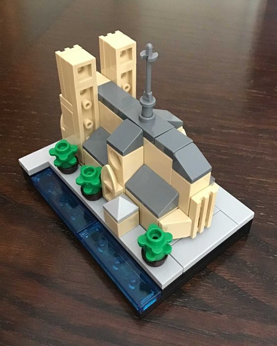 Lego MOC - Elétrico / Calvin & Hobbes / Ascensor da Bica / Notre-Dame