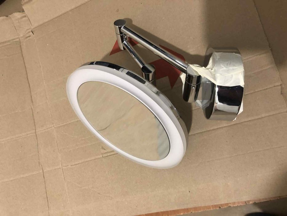 Дзеркало для макіяжу з підсвідкою