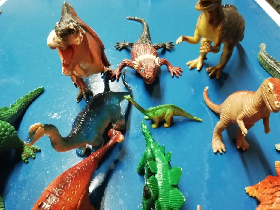 19 animais de brincar - dinossauros, jacarés,