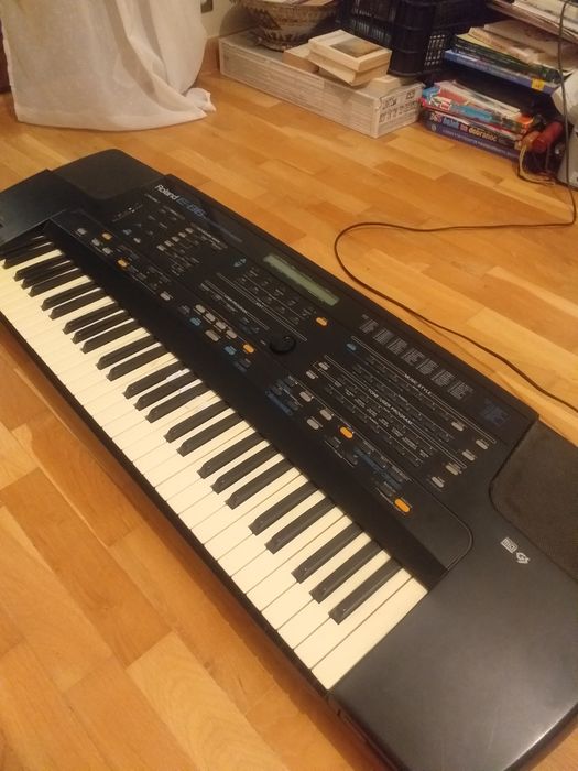 Organy muzyczne Roland E 86