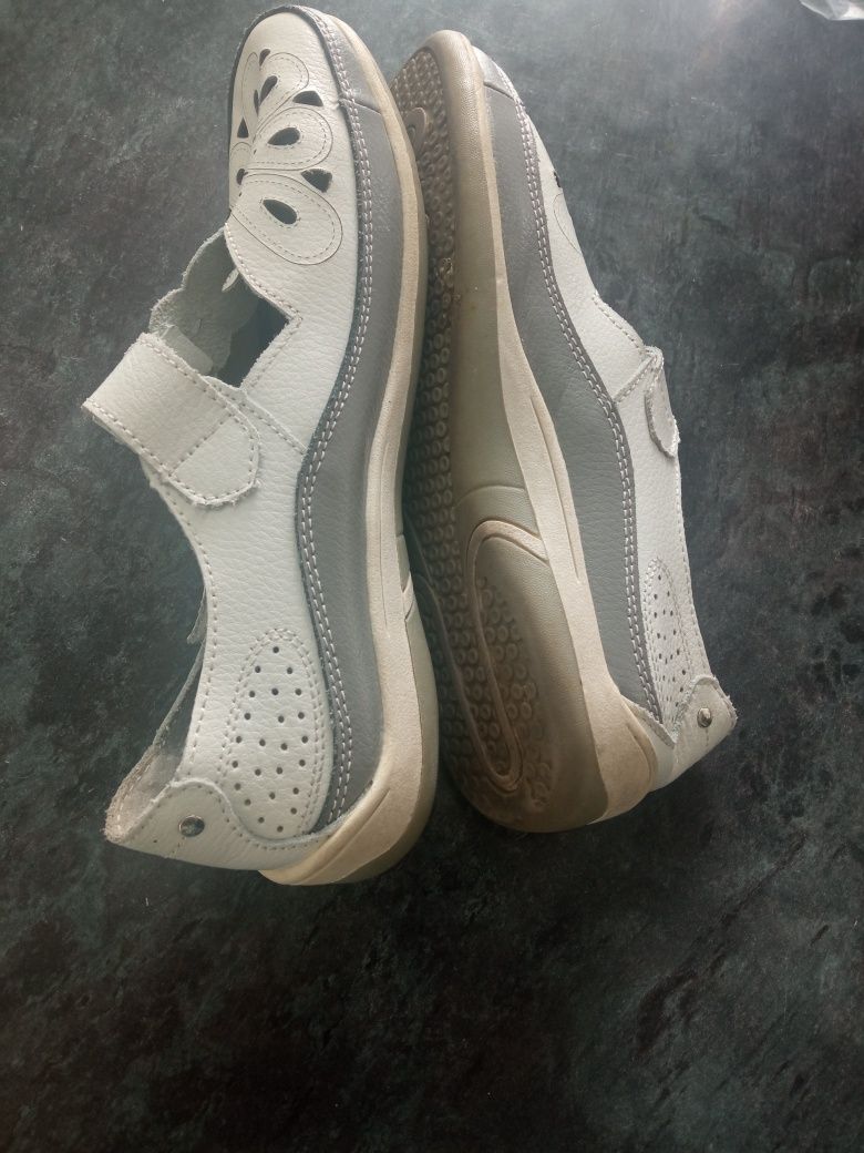 Buty skórzane 39 bardzo wygodne