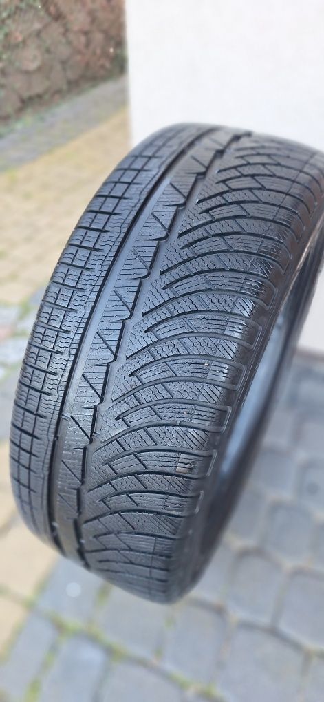 Opony Zimowe Michelin 235/45/18