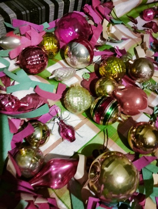 Новорічні іграшки , шари на ялинку,19 штук.