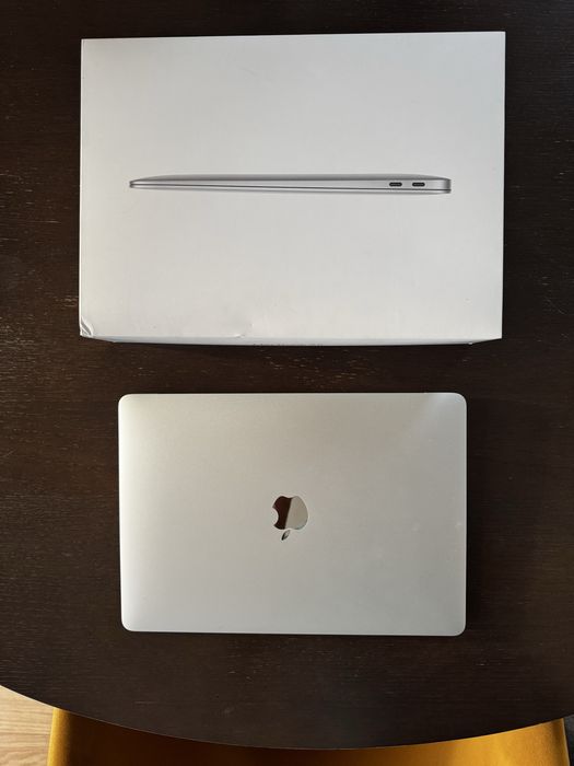 Macbook air M1 8/256 US idealny