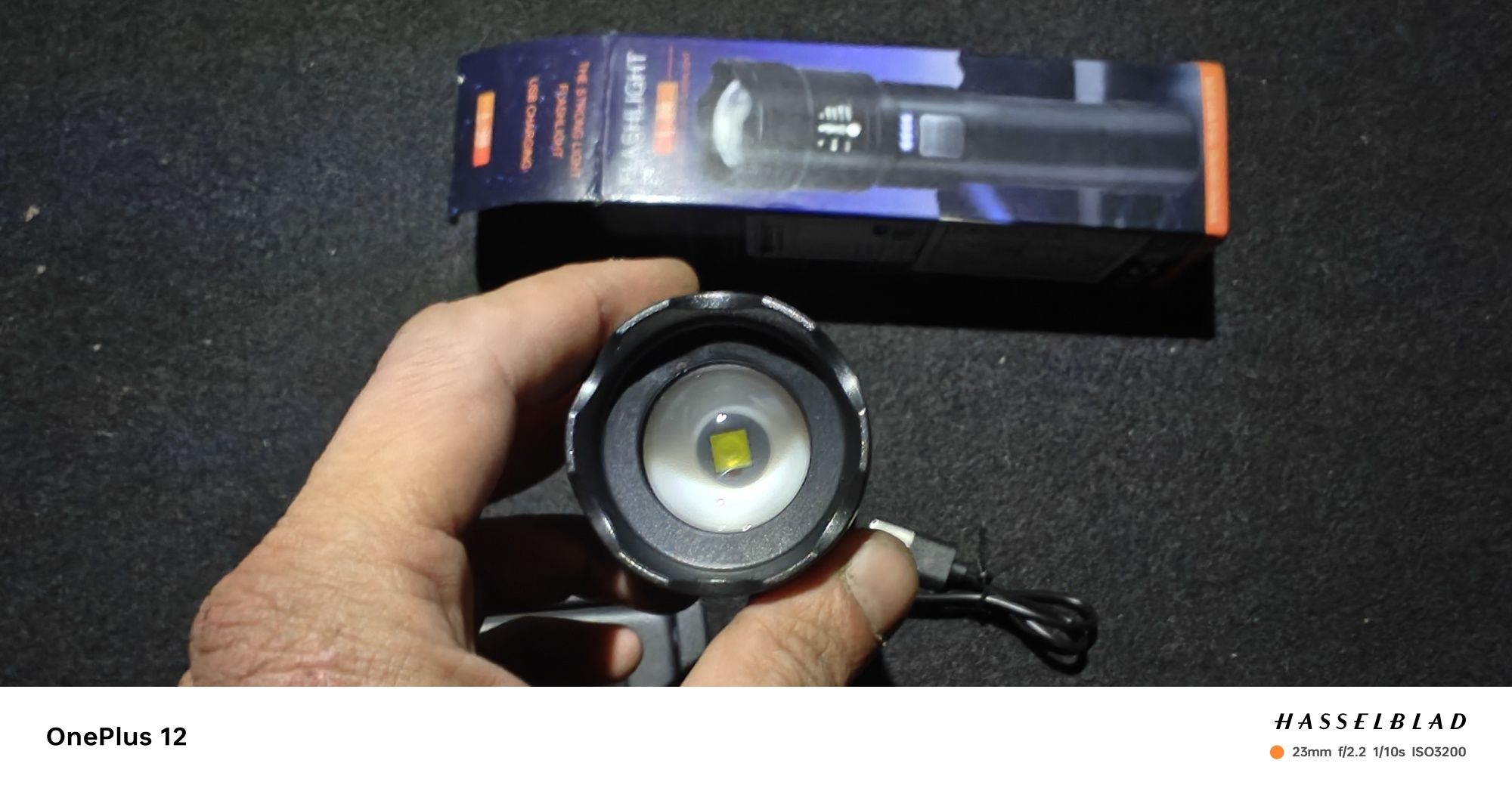 Продам Фонарик L 39