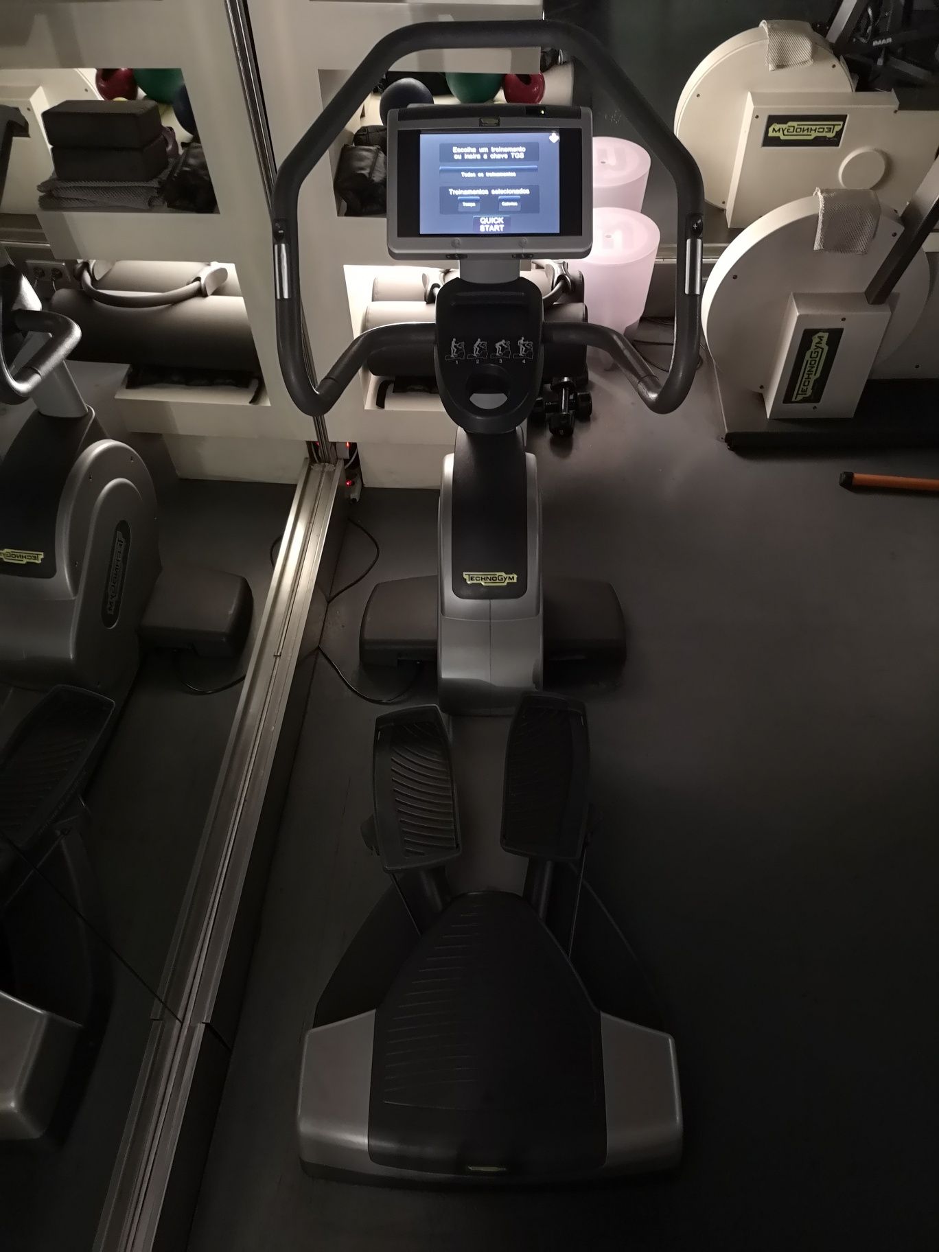 Elíptica Cardio Wave Technogym c/ ecrã video