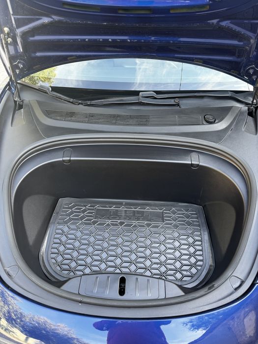 Продам Tesla Model 3 LR AWD