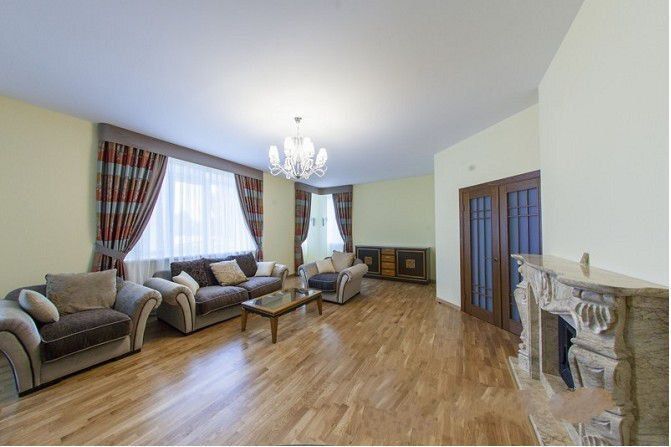 Дом в коттеджном городке с выходом на воду, Козин, Дамба