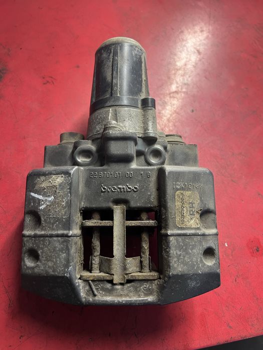 Супорт ручника тесла s2013 правий