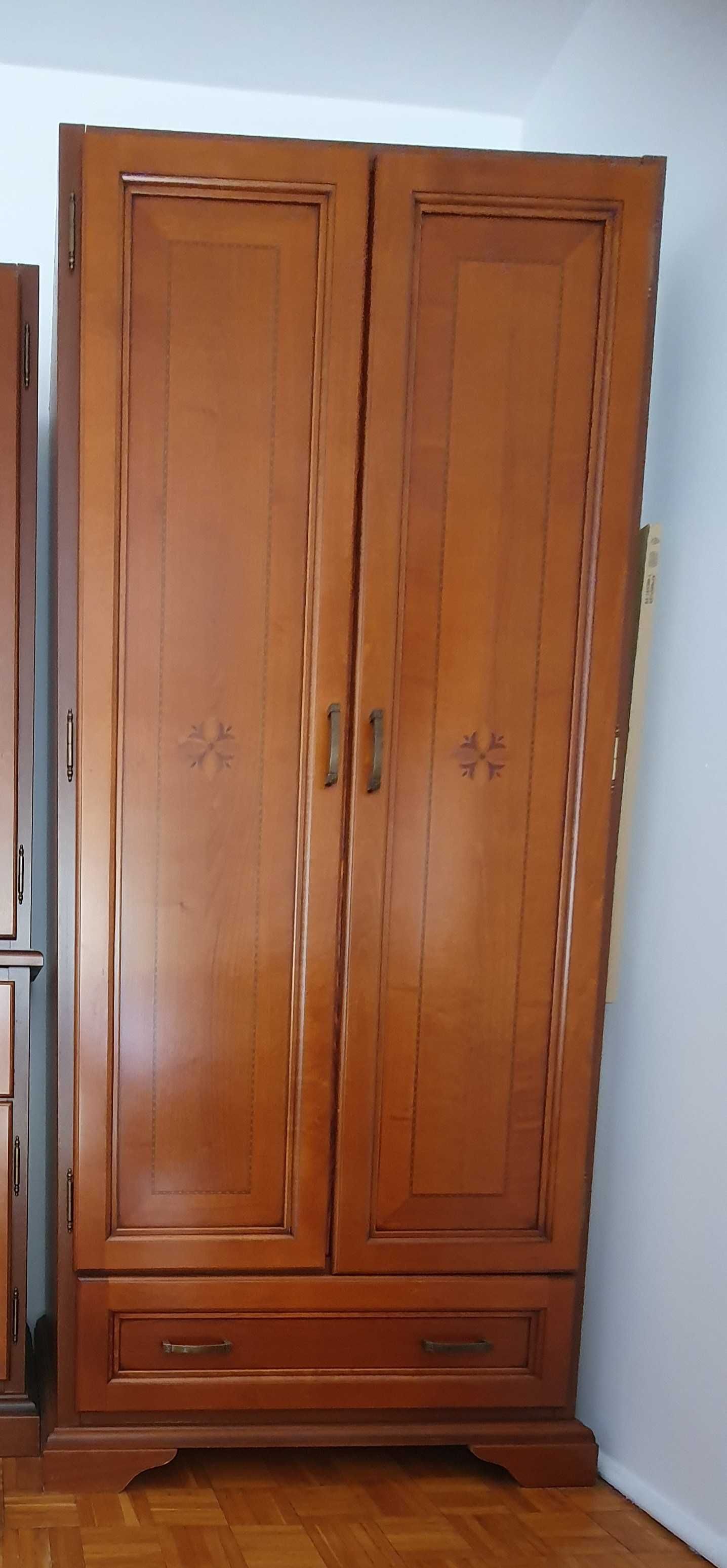 Szafa w drążkiem
