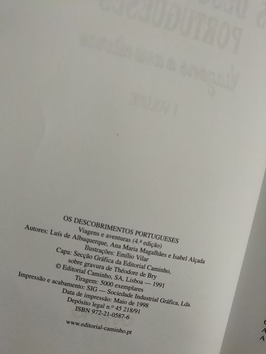 Livro - Descobrimentos portugueses ( viagens e aventuras)