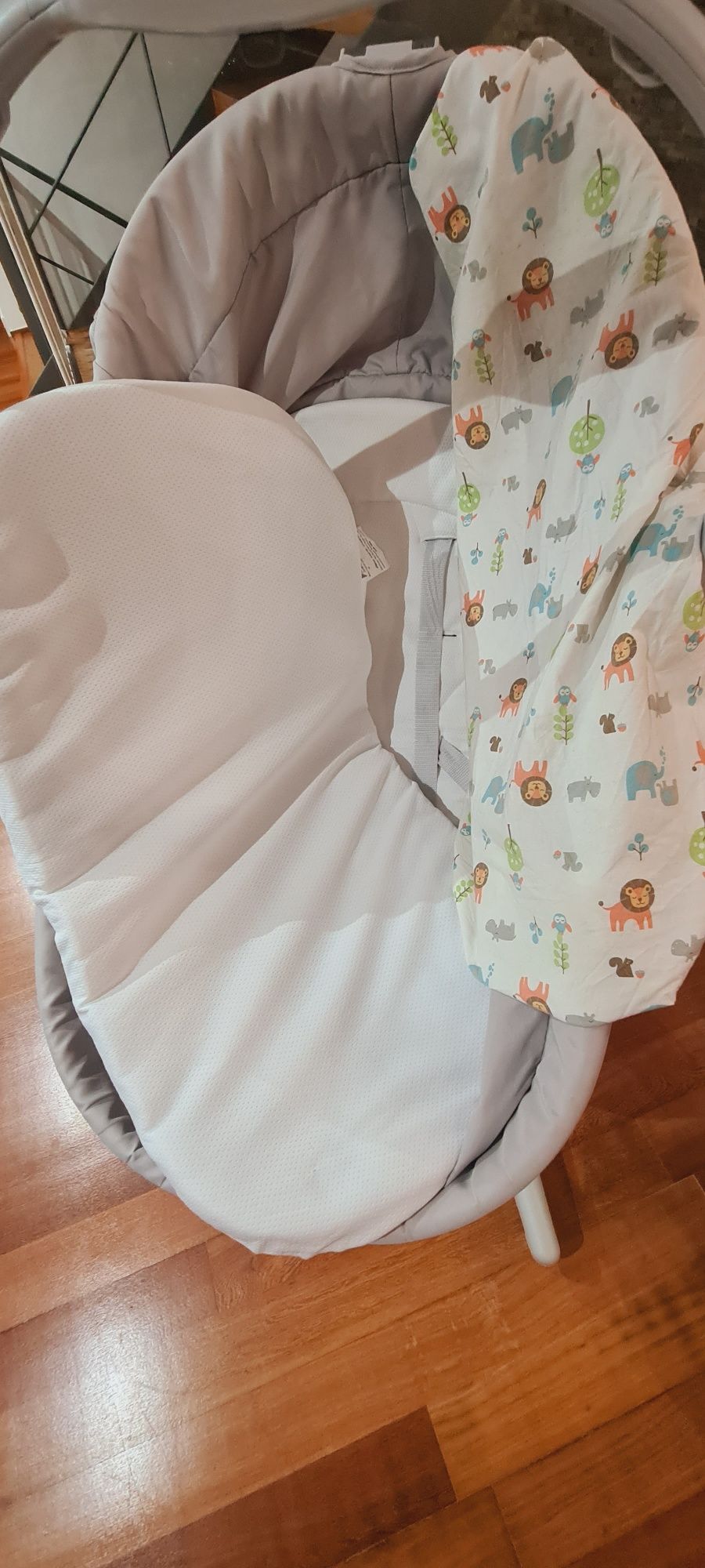 Berço Chicco Baby Hug 4 in 1  COM COLCHÃO E LENÇOL