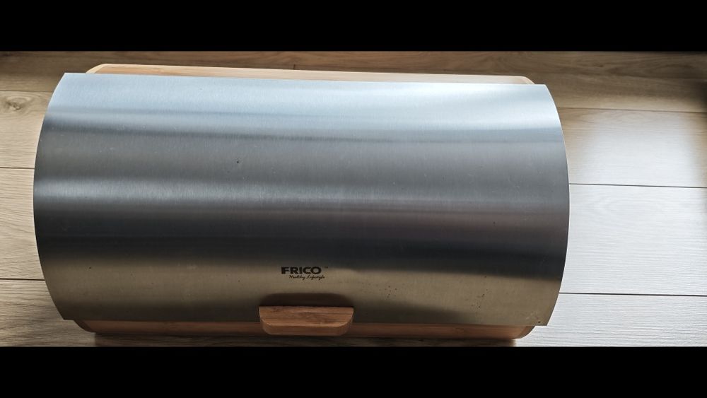 Chlebak bambusowy z metalową pokrywą