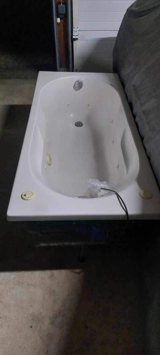 Vendo banheira de hidromassagem em bom estado