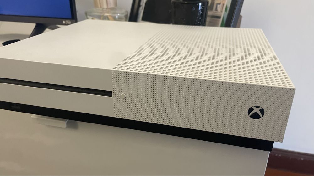 Xbox one S + 2 controles + EAFC 25