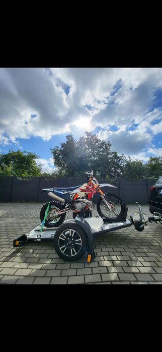 Lorries MT-1  Wygodna przyczepka pod motor.