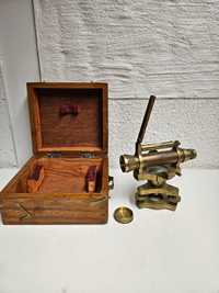 Stara mosiężna żeglarska luneta z kompasem w drewnianym pudełku