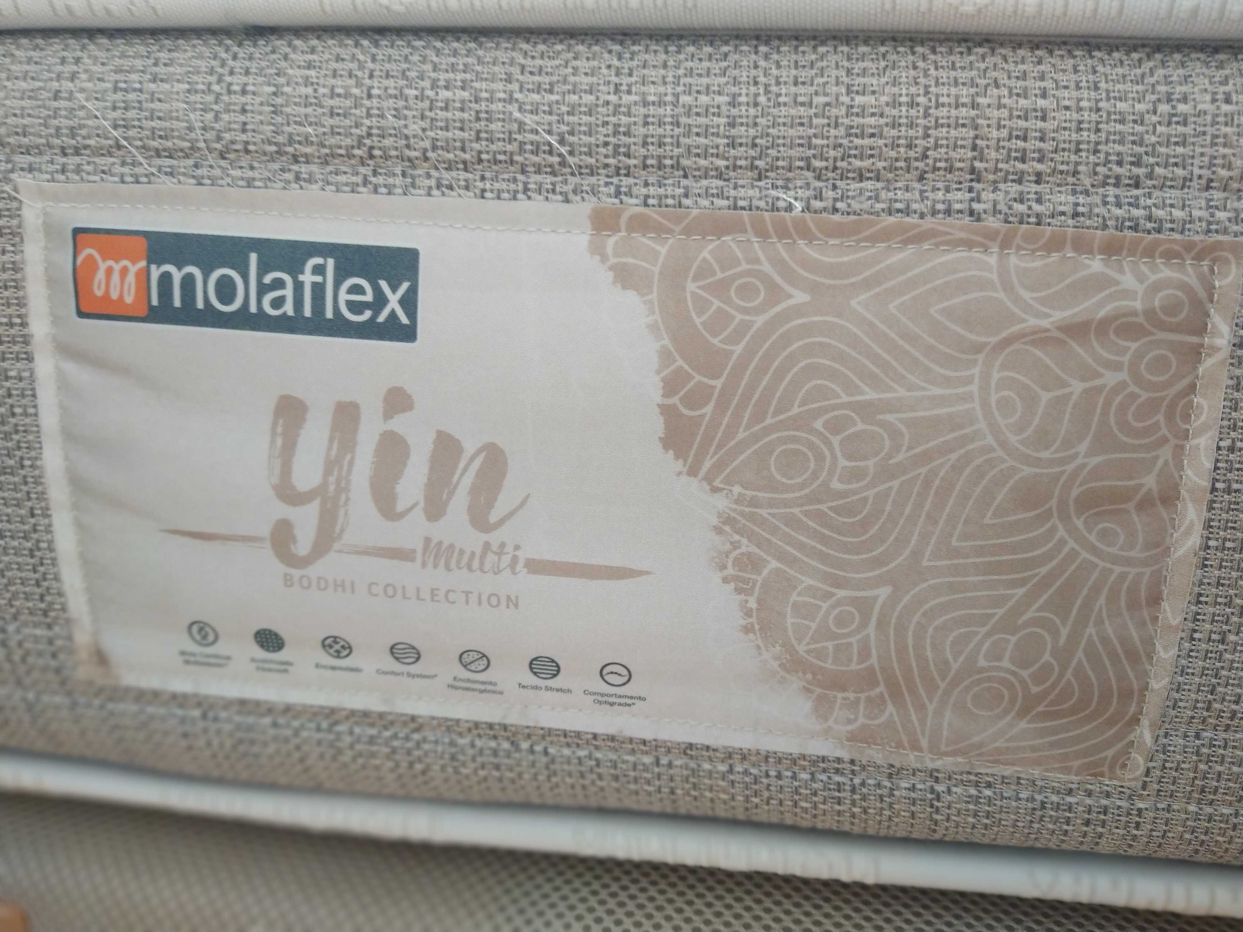 Cama, colchão e cómoda
