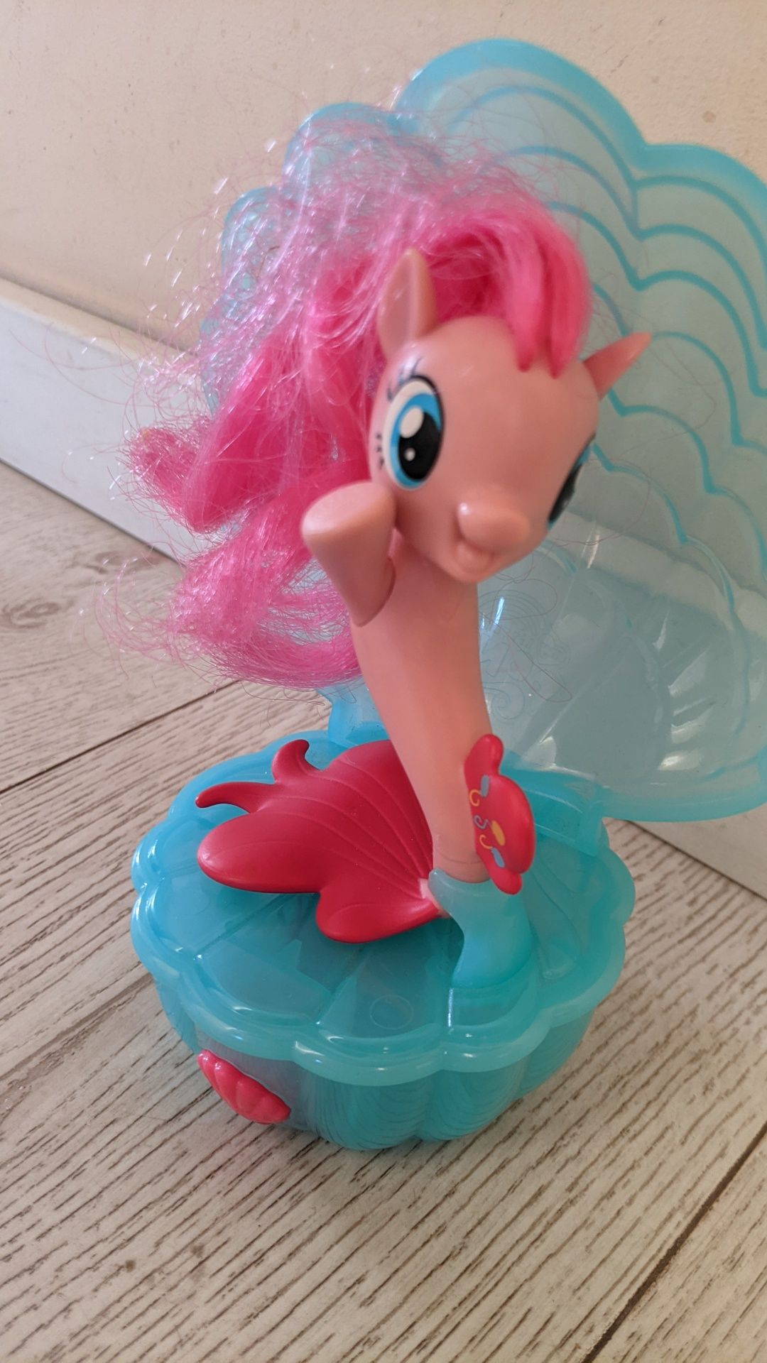 Hasbro My Little Pony Kucyk Syrenka z Dźwiękiem Pinky Pie