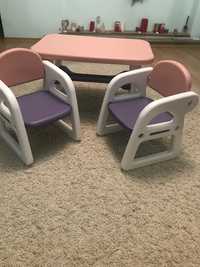 Дитячий стіл і два стільці