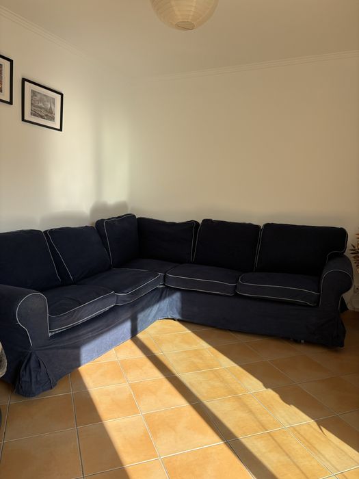 Sofá-cama 5 lugares e uma gaveta.