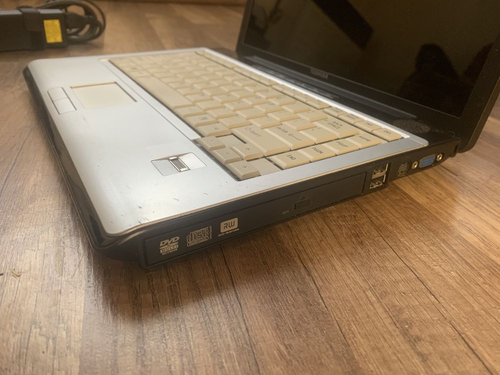 Ноутбук TOSHIBA satellite pro M200