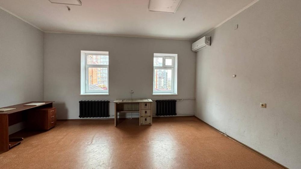 Офіс на 2 кабінети в оренду на Озерній