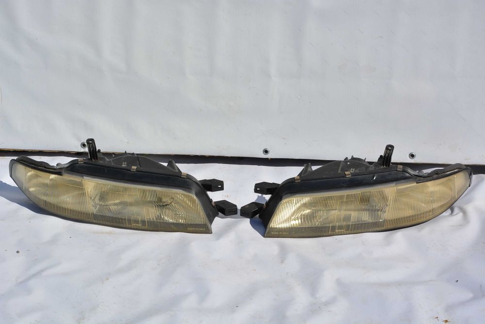 Nissan Skyline R33 sedan S2 lampy reflektory przód