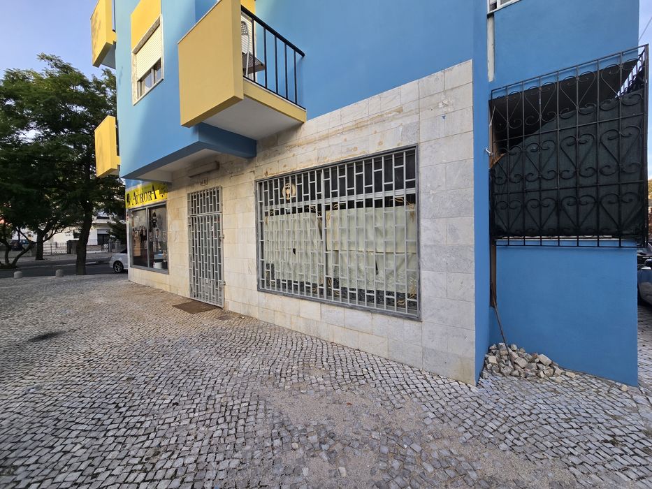 Loja para arrendamento no centro do Montijo