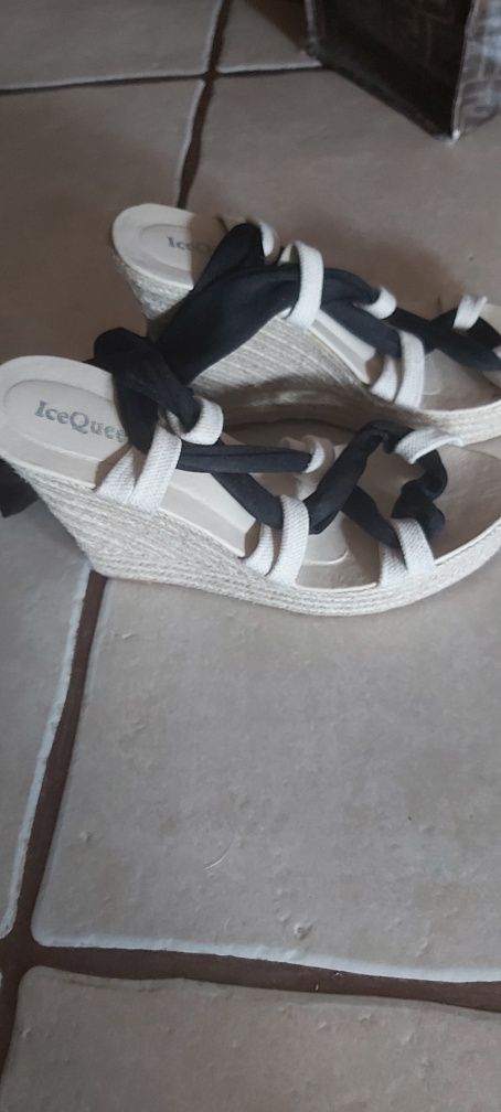 Koturny wiązane jak rzymianki piekne efektowne I bardzo kobiece