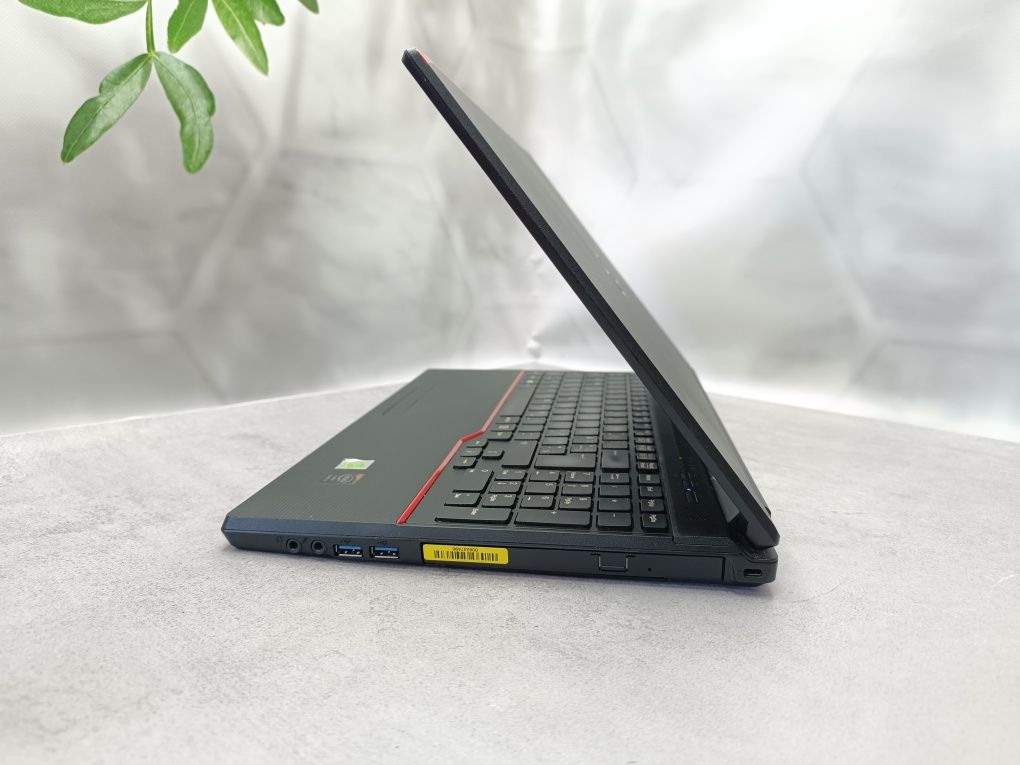 Ноутбук Fujitsu LifeBook E554/i3-4000M/8 ГБ/256 GB/15.6 " HD/Гарантія