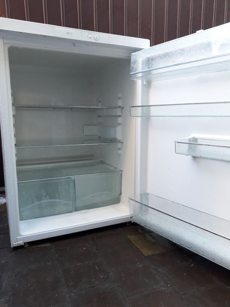 Майже новий малий холодильн з морозил відомої німецької фірми Liebherr