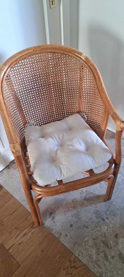 4 krzesla boho z rattanu z plecionką wiedeńską.