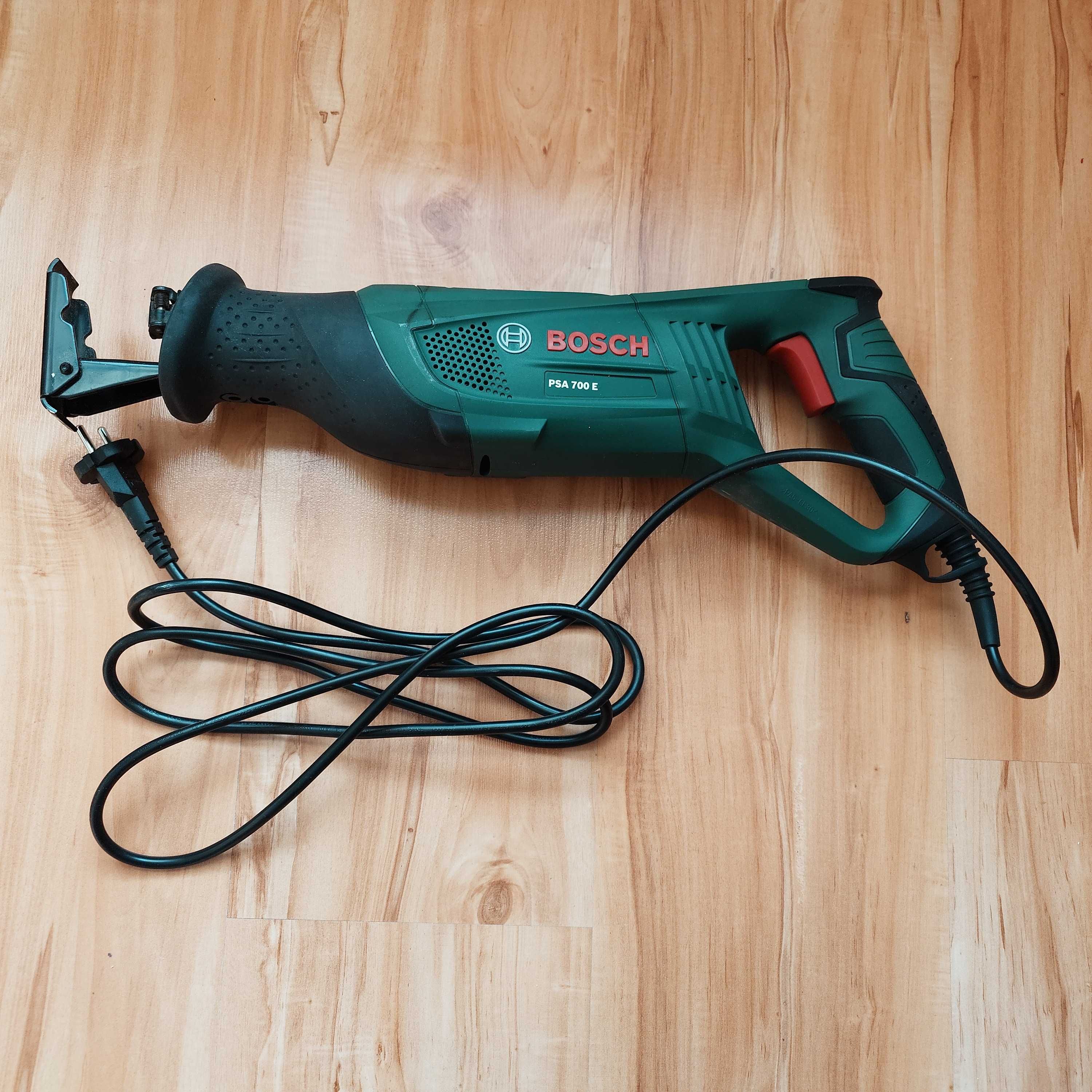 Bosch Piła szablasta PSA 700 E