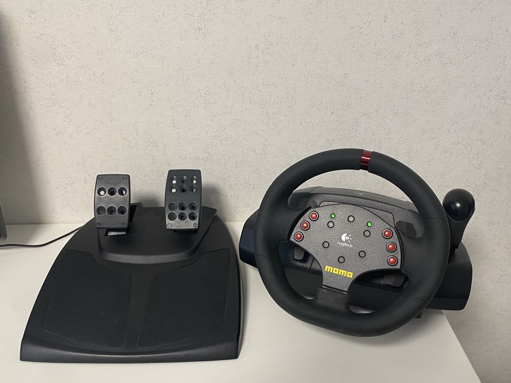 Игровой руль Logitech Momo в идеальном состоянии!