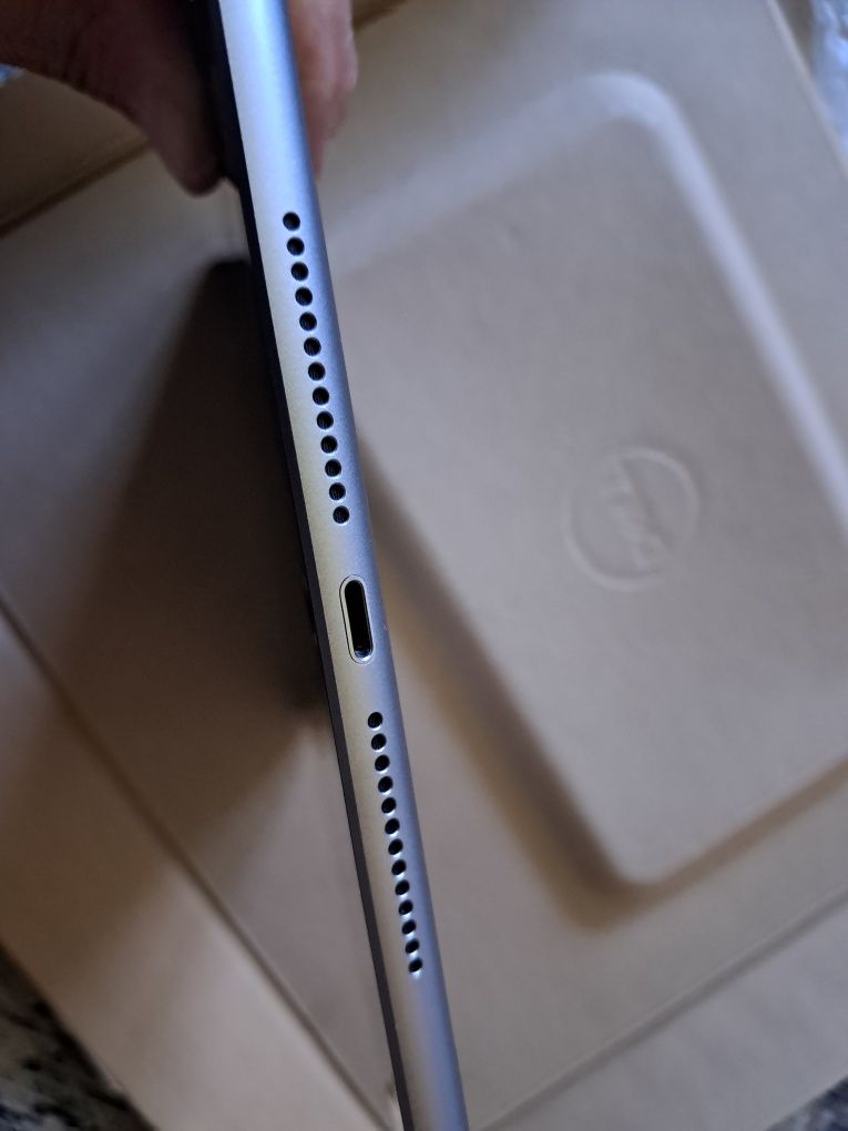 Ipad A1954 - jak nowy !