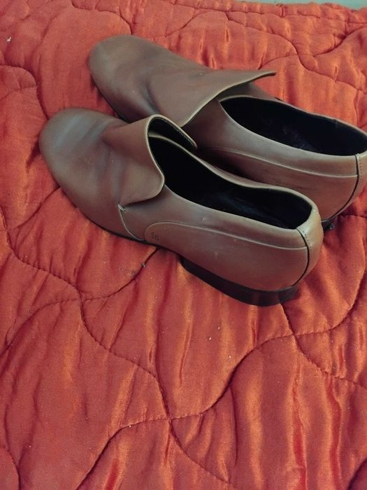 Sapatos vintage cabedal castanhos,sola fina borracha ótimo estado 45