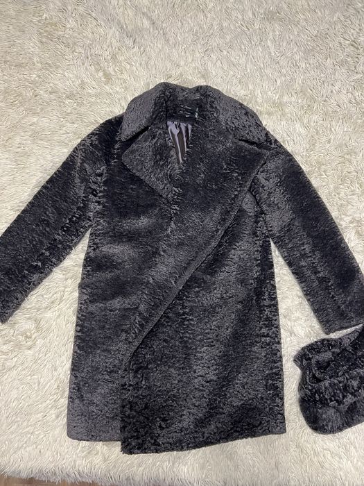 Продам пальто из качественного искусственного каракуля. Новое, 10/10
