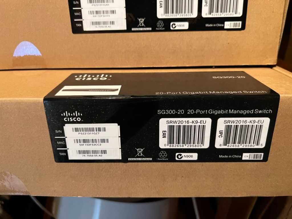 Switch zarządzalny Cisco model SG300 18x100/1000 2xSFP