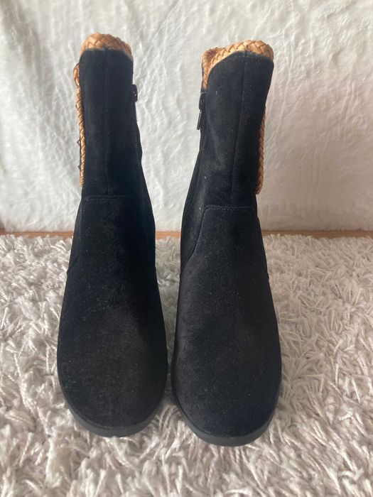 Botas pele nobuck/camurça preta, tamanho 36, novas