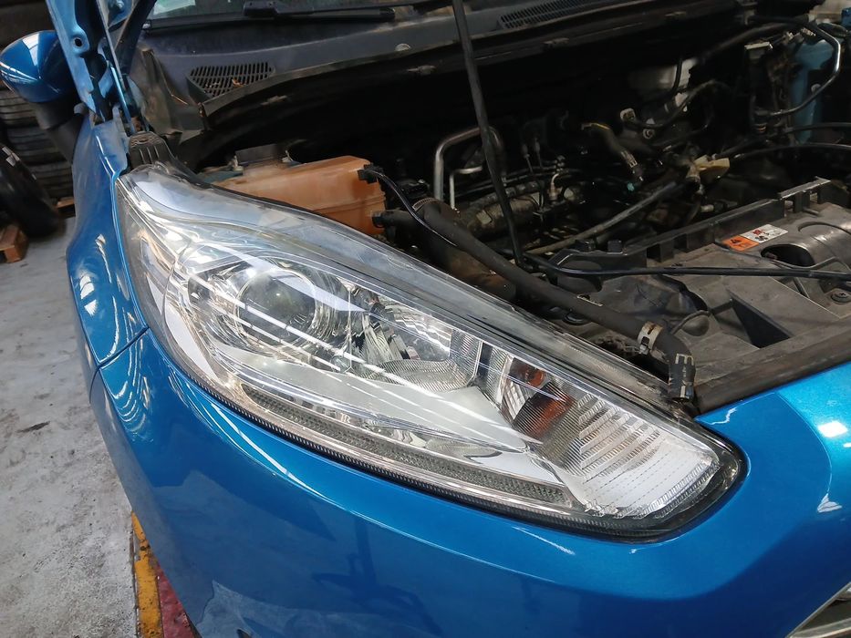 Ótica / farol direita FORD Fiesta VI (CB1, CCN)