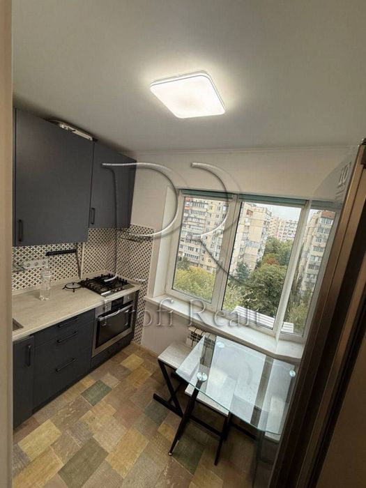 З ремонтом, продаж 1 кімн. квартири за адресою О.Махова,8А