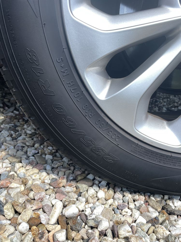 2x opony Pirelli 235/60 r18 wielosezonowe